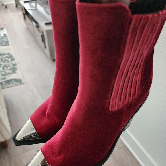 Azalea Wang Velvet Bootie - Picture 5 of 7